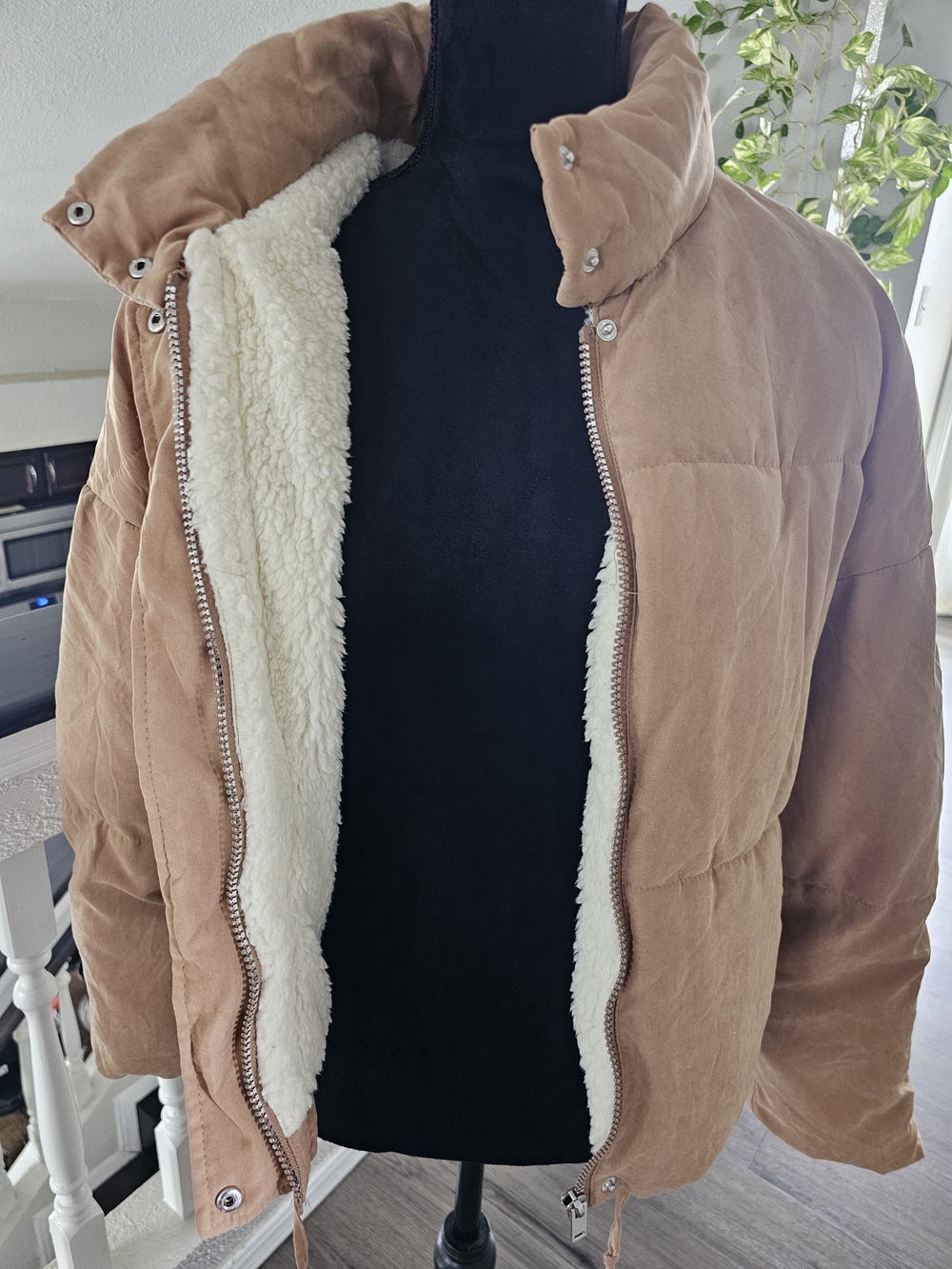 NWT Ci Sono Cropped Boxy Puffer Jacket in Taupe - Picture 5 of 15
